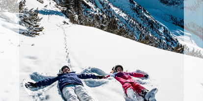 Skiregion - Après Ski im Skigebiet:  Pub - Skiurlaub für die ganze Familie.
Kinderaugen leuchten und Elternherzen schlagen höher im Skigebiet Obergurgl-Hochgurgl im Tiroler Ötztal: Das Skigebiet ist mit 25 Liftanlagen und 112 Pistenkilometern der perfekte Abenteuerspielplatz für die ganze Familie. Auf kleine Skifahrer und Anfänger warten einfache Abfahrten, erfahrene Skifahrer dürfen auf steilen Hängen ihre Schwünge ziehen.

Das Skigebiet Obergurgl-Hochgurgl ist eines der beliebtesten Skigebiete in Tirol und den Alpen. Sowohl das Skigebiet als auch die beiden Bergdörfer Obergurgl und Hochgurgl sind sehr übersichtlich - hier geht niemand verloren. Wer das Skifahren erlernen möchte, wird in regionalen Skischulen bestens betreut. Obergurgl-Hochgurgl am hinteren Ende des Ötztals ist die perfekte Destination für Ihren Familienurlaub in den Bergen. - Skigebiet Gurgl
