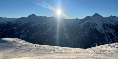 Skiregion - Tiroler Unterland - Frisch präparierte Pisten im Skigebiet Finkenberg in der Ski- und Gletscherwelt Zillertal 3000 - Ski- und Gletscherwelt Zillertal 3000
