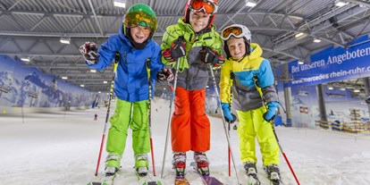 Skiregion - Deutschland - Langeweile in den Ferien? Nicht bei uns. In unseren Kids Camps erlebst Du Schneeaction auf Ski oder Board.  - Skihalle Neuss im Alpenpark Neuss